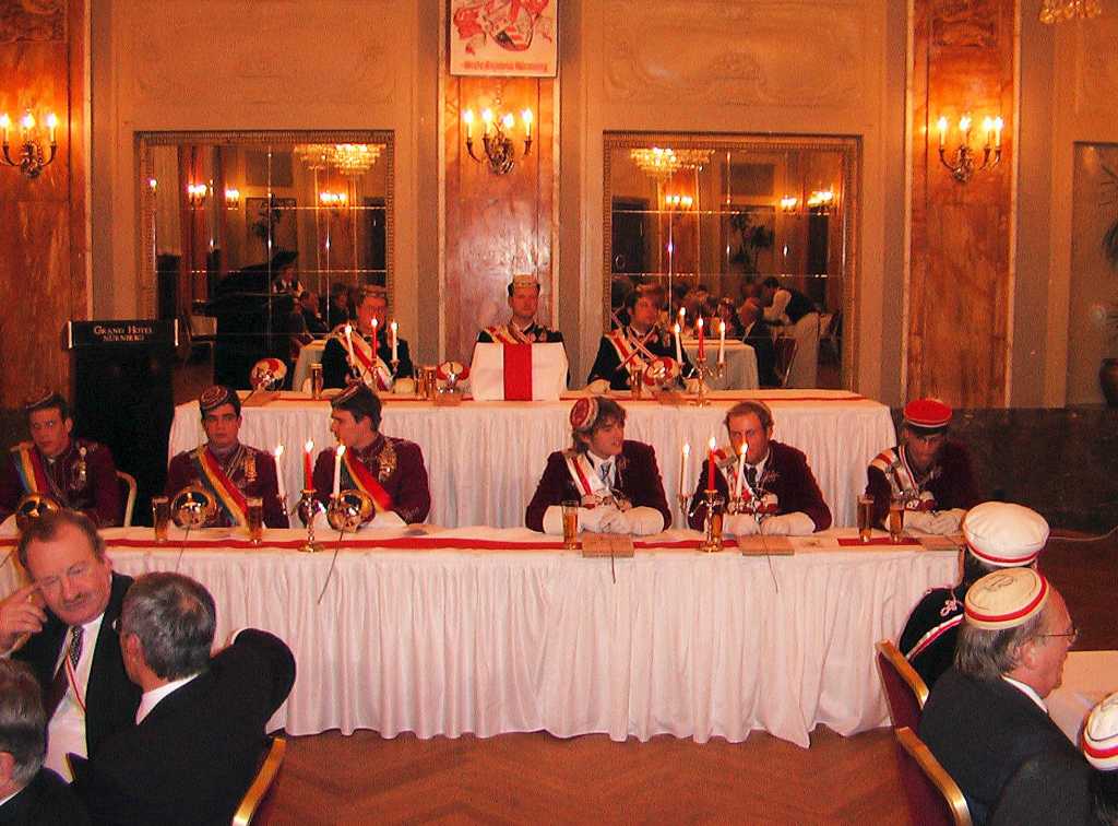 Das Präsid im geschmückten Festsaal