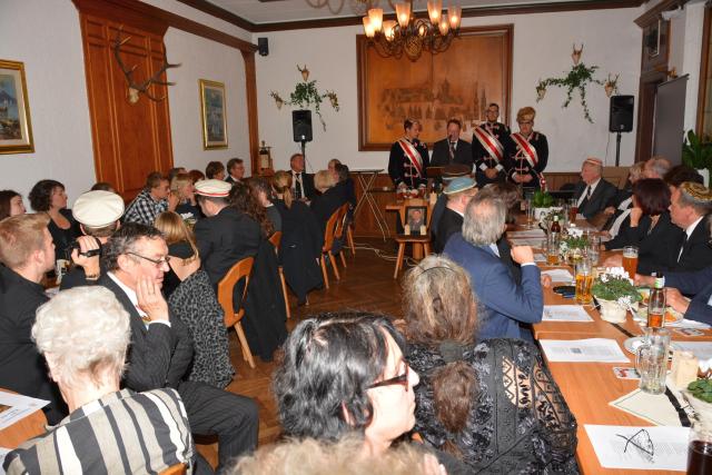 Volles Haus im Saal des Bayernhauses